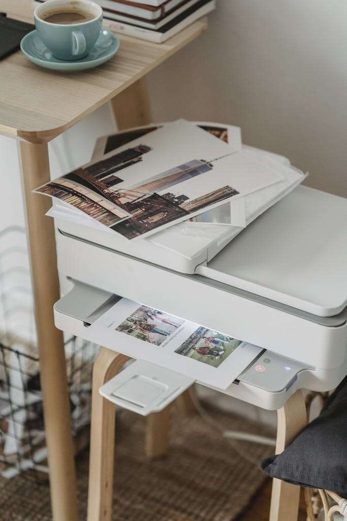 geprinte foto's op een witte printer