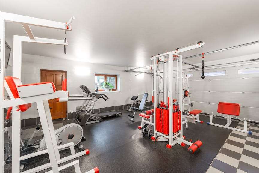 een mooie fitness ruimte in huis